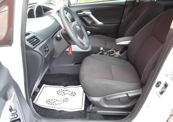 Toyota Verso cena 28900 przebieg: 235000, rok produkcji 2011 z Karczew małe 436